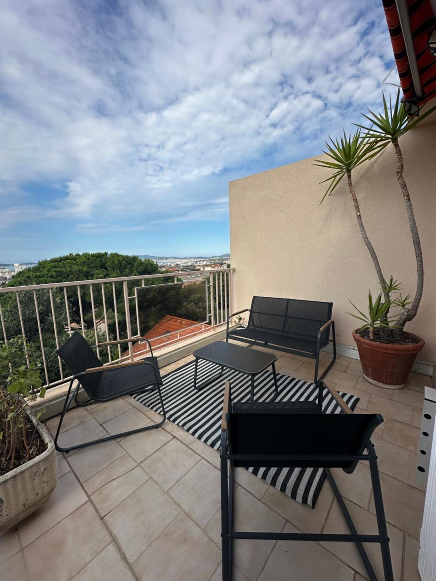 T4 Avec Terrasse Et Garage Prive Apartment Toulon Exterior photo