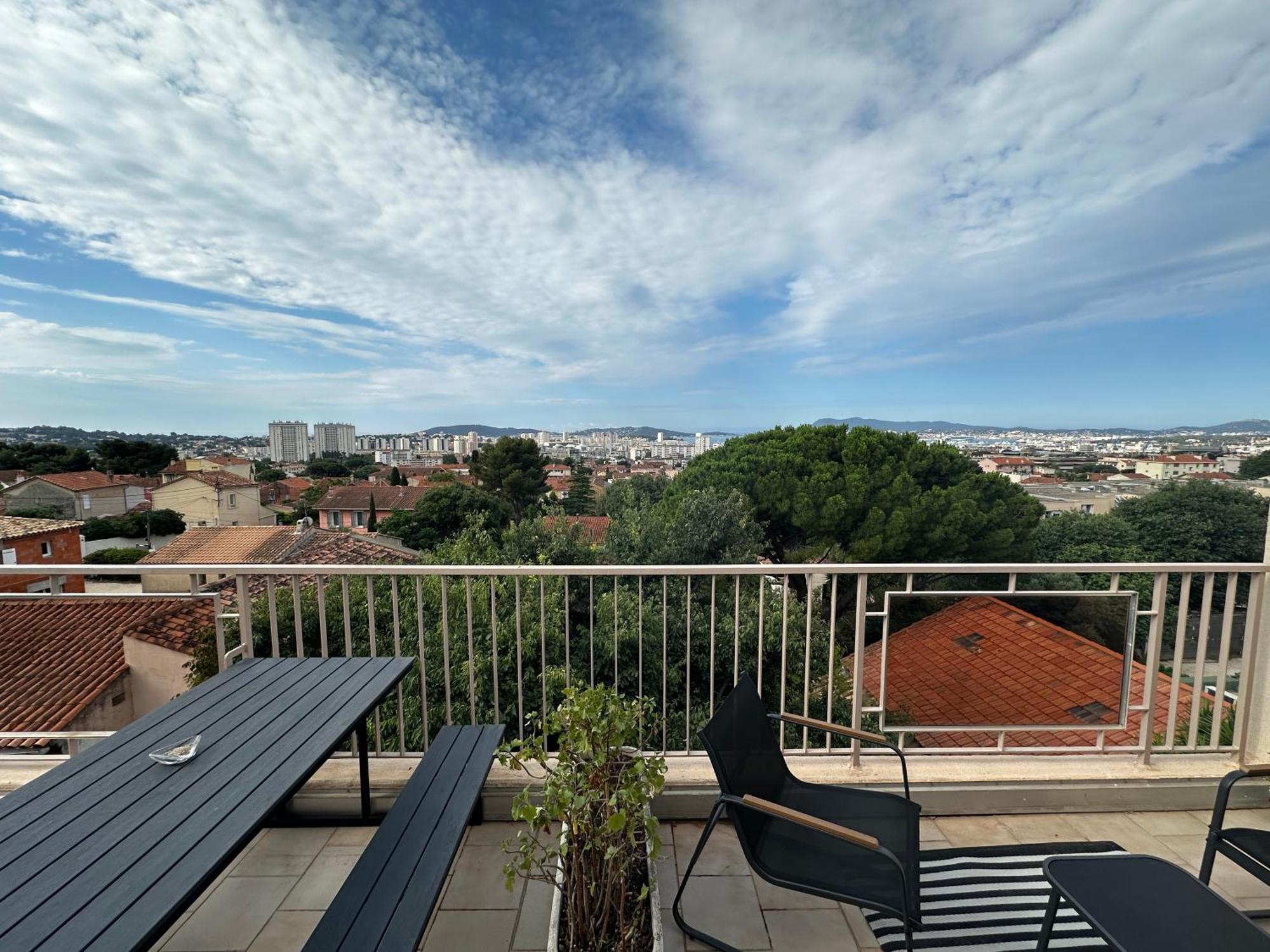 T4 Avec Terrasse Et Garage Prive Apartment Toulon Exterior photo